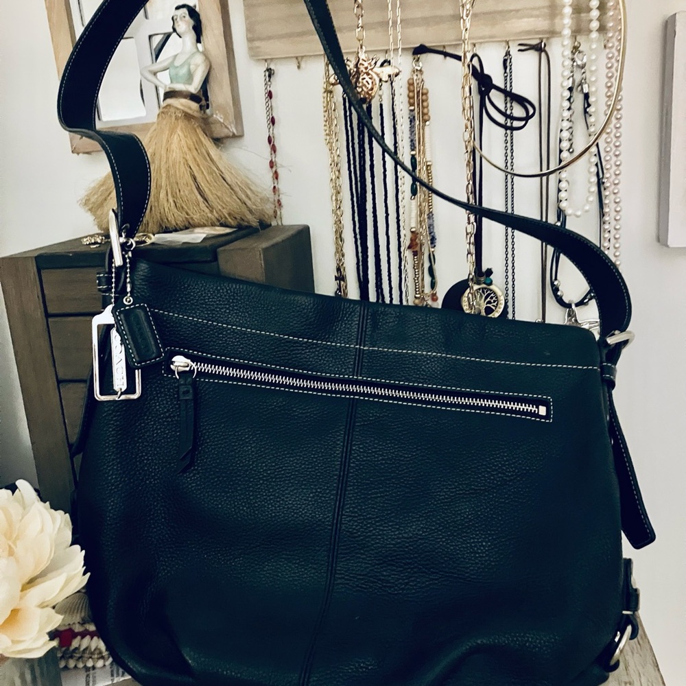 COACH BLACK LEATHER PURSE👛💐